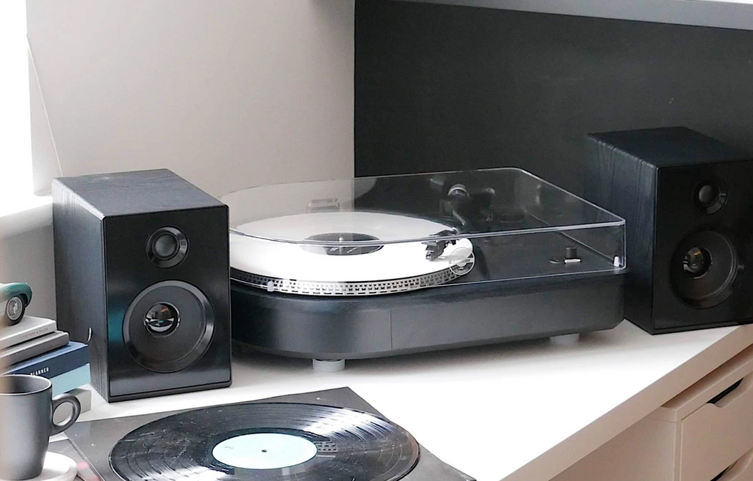 Système de musique pour lecteur de disque vinyle Camden 2 avec haut-parleurs par Steepletone
