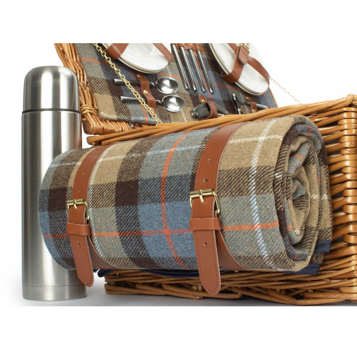 Deluxe 4 Person Ravenstor fully fitted picnic hamper with beige and blue tartan blanket