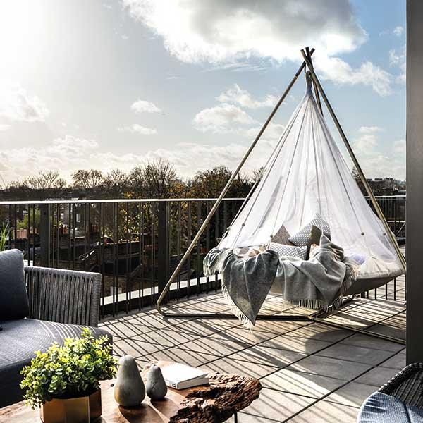 Großes schwebendes Sunbrella-Tagesbett von TiiPii – Weiß 